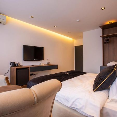 Plaza Boutique Hotel Priştine Dış mekan fotoğraf