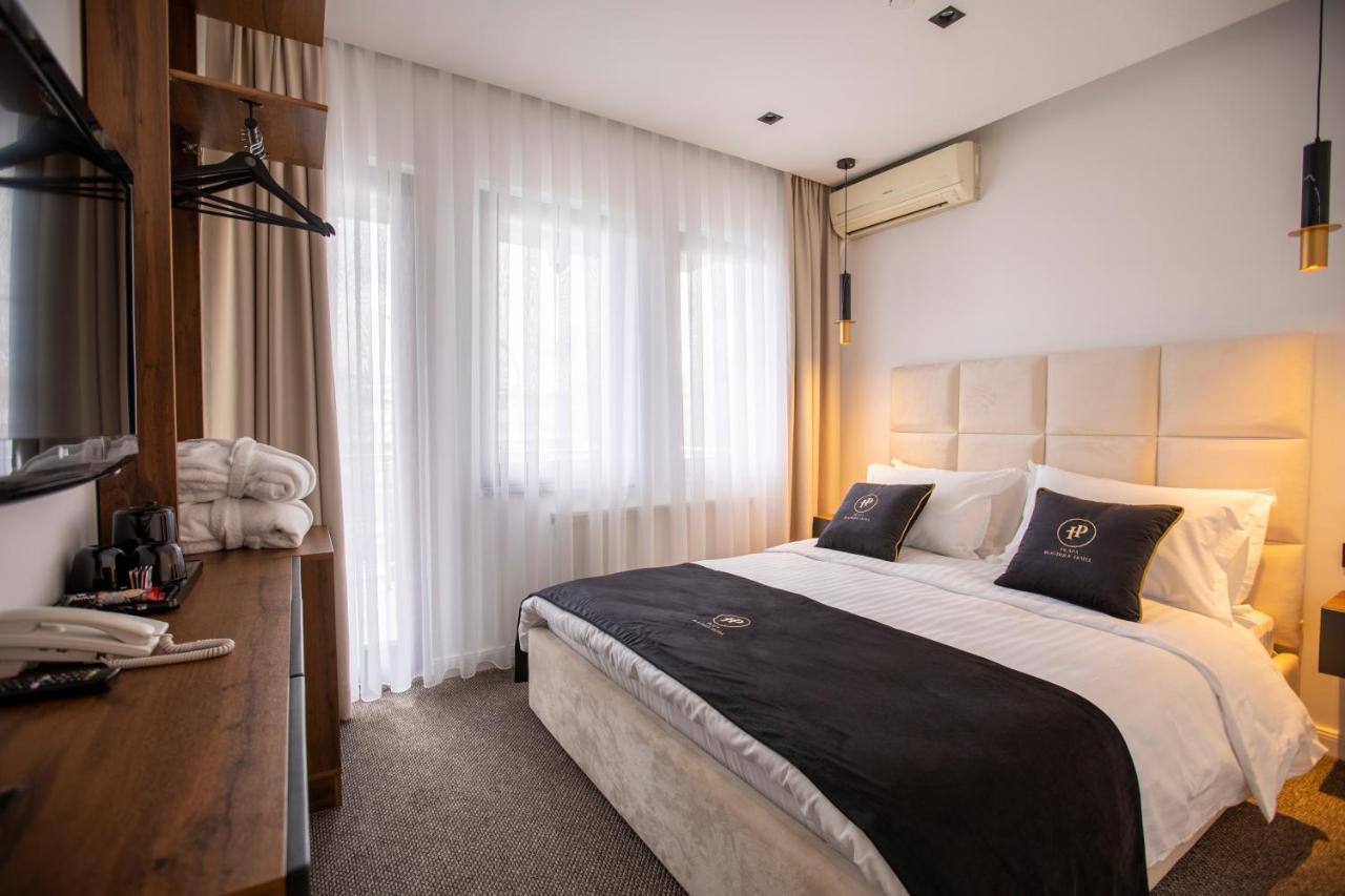 Plaza Boutique Hotel Priştine Dış mekan fotoğraf