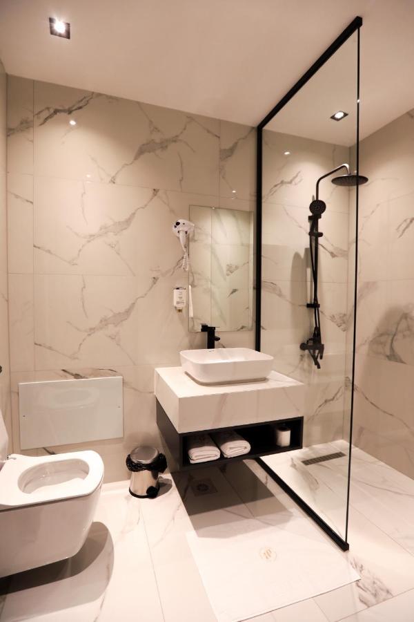 Plaza Boutique Hotel Priştine Dış mekan fotoğraf