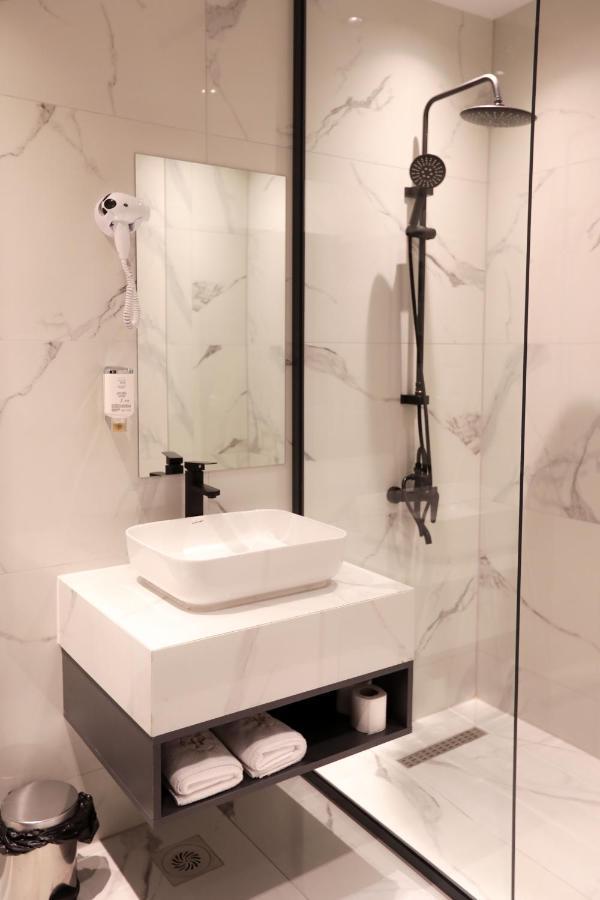Plaza Boutique Hotel Priştine Dış mekan fotoğraf